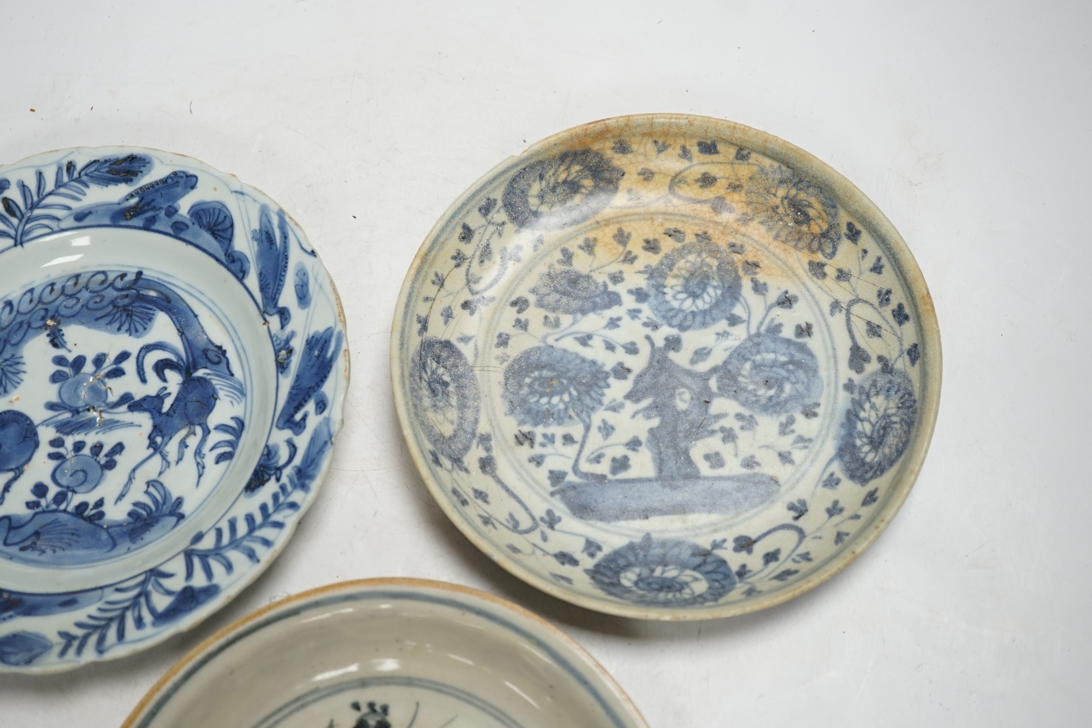 Three Chinese late Ming blue and white dishes, largest 21cm